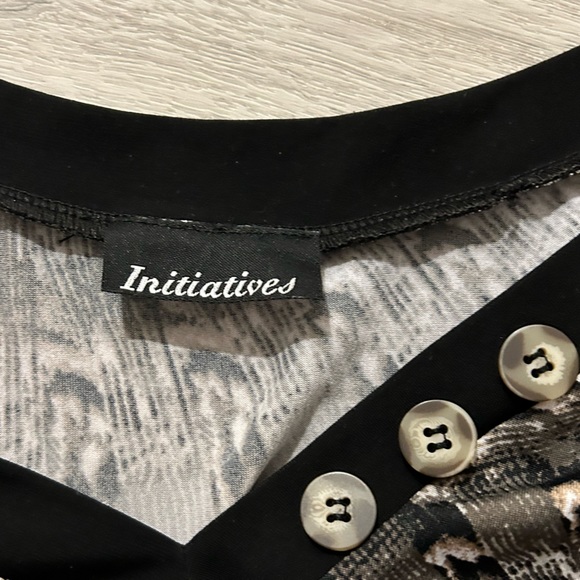 Pretty Patterned Tunic - Picture 3 of 4